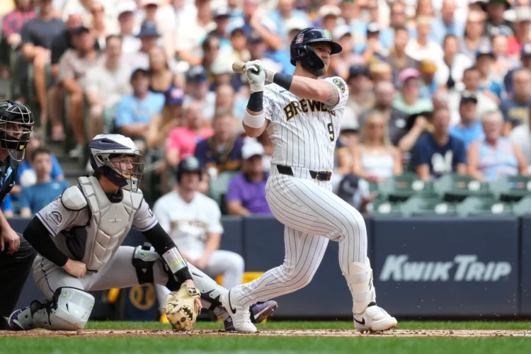 Brewers' slugger Bauers sidelined